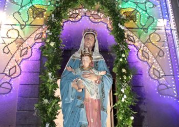 Un momento di devozione a Modica