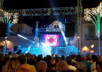 La cover band dei Pooh a Marina di Ragusa: domani è festa per Santa Maria di Portosalvo