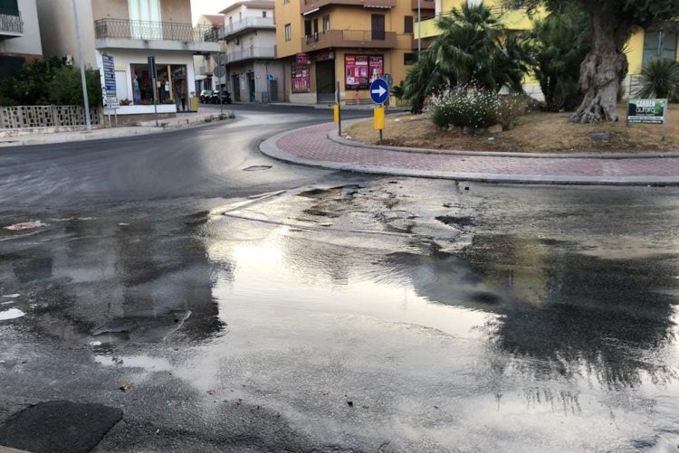 La perdita idrica a Comiso: spreco d'acqua e pericolo per cittadini