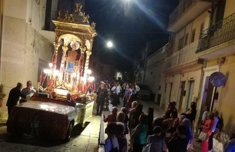 San Vito a Chiaramonte Gulfi: processione e devozione per la festa serale