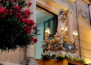 L'uscita del simulacro del Santissimo Salvatore a Chiaramonte Gulfi