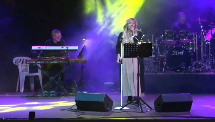 Grinta e passione con Angela Di Mauro sul palco alle pendici dell'Etna