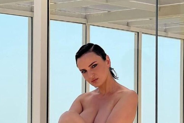 Arisa nuda sui social: valuto proposte di matrimonio. No perditempo