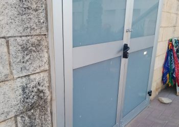 Ferragosto a Marina di Ragusa con i bagni pubblici chiusi