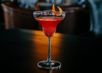 La ricetta del Cannellino di Scicli: liquore alla cannella