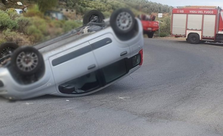 Incidente, 19enne cappotta con auto sulla Sampieri-Marina di Modica