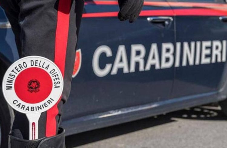 Uccide il padre nel giardino: 30enne arrestato