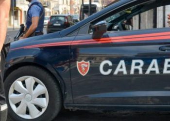 Comiso, automobilista con patente sospesa non si ferma all'alt dei carabinieri: arrestato