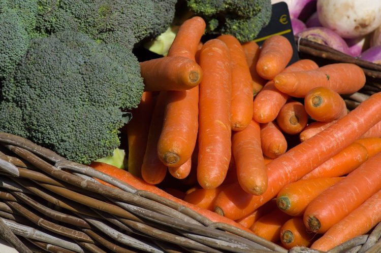 Cosa mangiare con il colesterolo alto: attenzione ad alcuni cibi