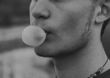 Cosa succede a masticare chewing gum tutto il giorno?