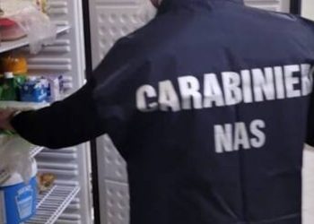 Controlli nei lidi balneari di Scicli: sequestro di 95 kg di alimenti e lavoratori irregolari