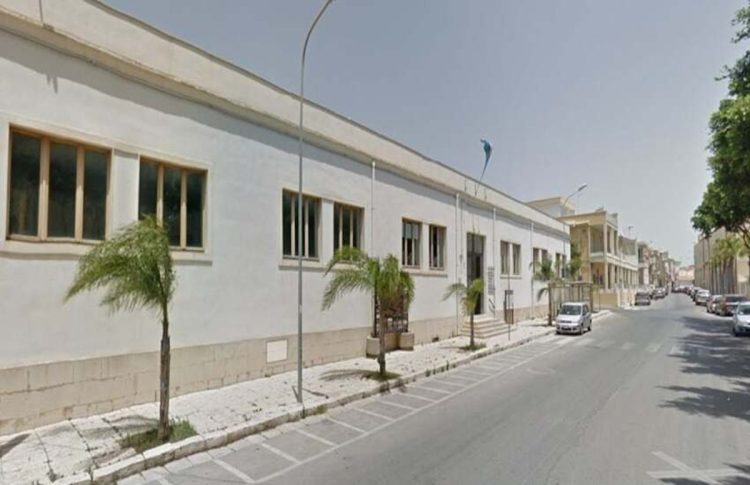 Marina di Ragusa, sospesi i servizi democratici e tributari