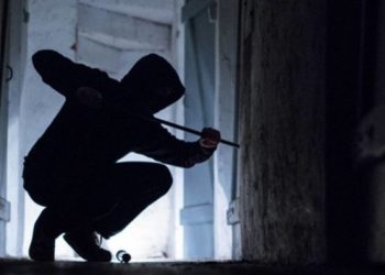 Scicli, ladri nella notte in via Modica: bottino da 2 mila euro