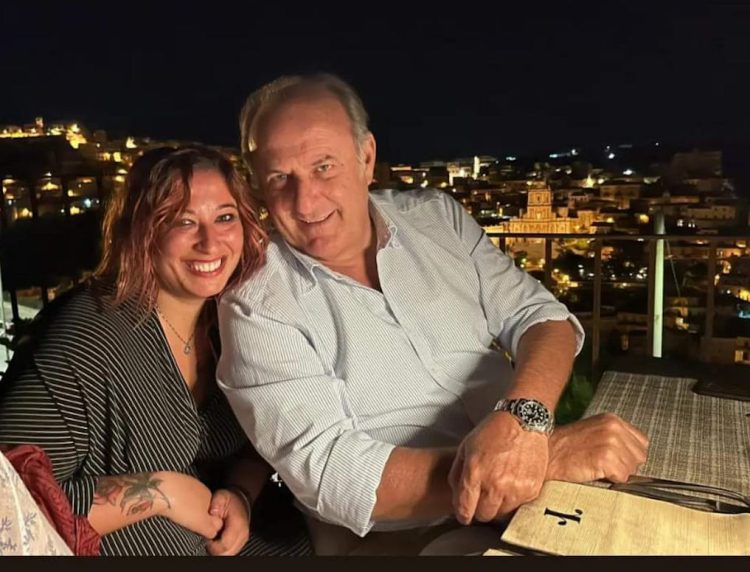 Gerry Scotti in vacanza a Modica: cena da Raro