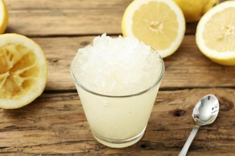 Granita al limone fatta in casa: ricetta