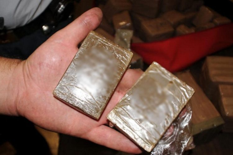 Droga in una casa disabitata nel centro storico di Scicli