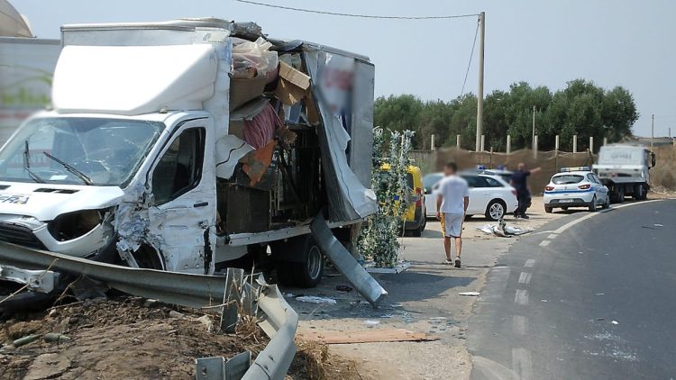Grave incidente stradale a Vittoria: un ferito