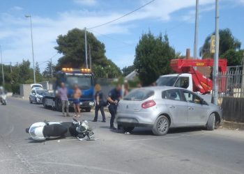 Incidente a Vittoria, scontro auto-scooter