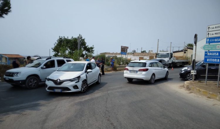 Incidente stradale a Scoglitti, scontro tra 5 auto