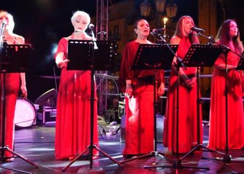 Dori Ghezzi a Segesta per la buona novella di Fabrizio De Andrè in siciliano