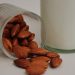 La ricetta del latte di mandorla fatto in casa
