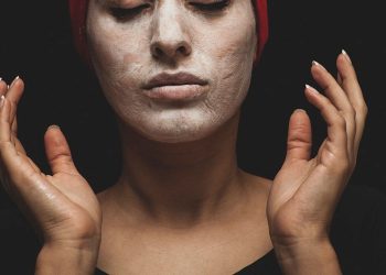 Bellezza viso: come si prepara la maschera al miele