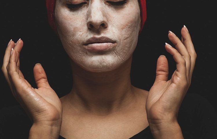 Bellezza viso: come si prepara la maschera al miele