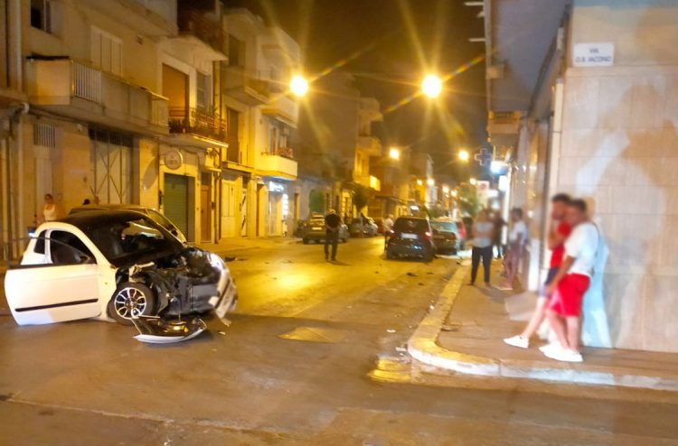 Incidente a Vittoria: 4 feriti