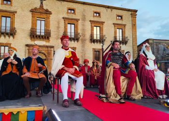 Piazza Armerina, il Conte Ruggero si mette e nudo