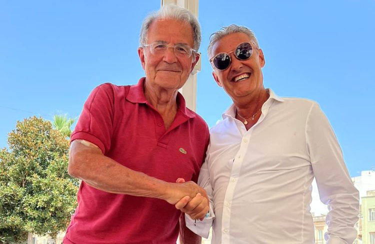 Romano Prodi in vacanza a Siracusa fa tappa a Scicli