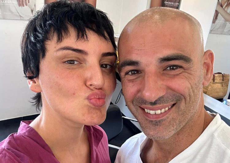 Arisa in vacanza a Noto: nuovo look da Salvo Peluso di Ispica