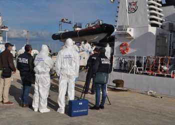 Sbarco a Pozzallo di 37 migranti. La Polizia di Stato denuncia tre presunti scafisti.