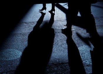 Ragusa, accusata della fine del matrimonio della figlia: perseguitata e offesa da un 76enne