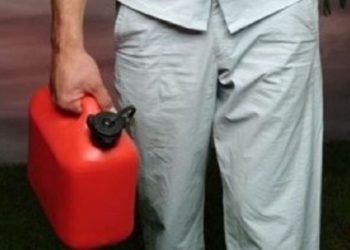 Ferragosto a Vittoria, minacce all'ex coniuge: sotto casa con tanica di benzina