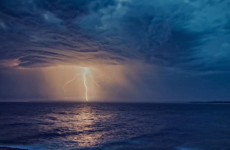 Maltempo a Palermo, voli dirottati e cancellati: forte temporale con vento e pioggia