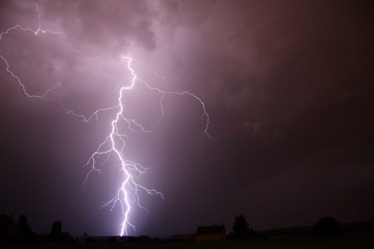 Meteo, arriva il ciclone Circe: temporali, grandinate e temperature in calo