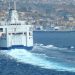 Cade in mare dal traghetto sullo Stretto di Messina: salvato