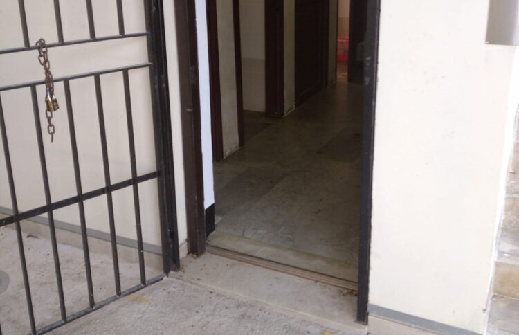 Ragusa Ibla, i bagni del Giardino Ibleo sporchi e abbandonati