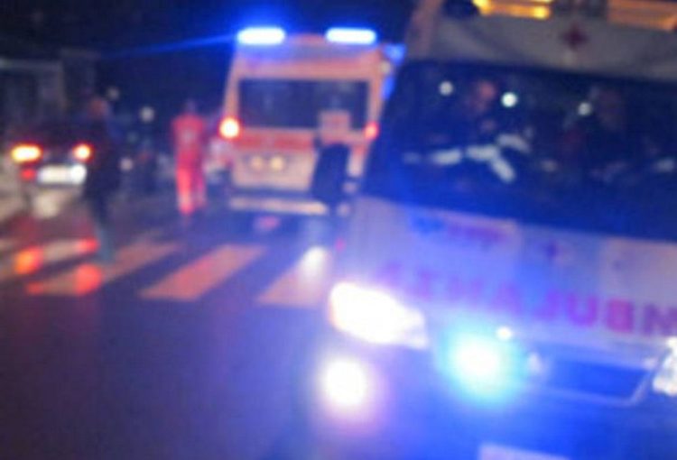Incidente, positivo all'alcol si scontra con una moto: 2 feriti gravi