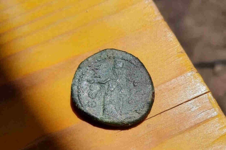 La Scoperta di una Statuetta in Terracotta dell’età ellenistica