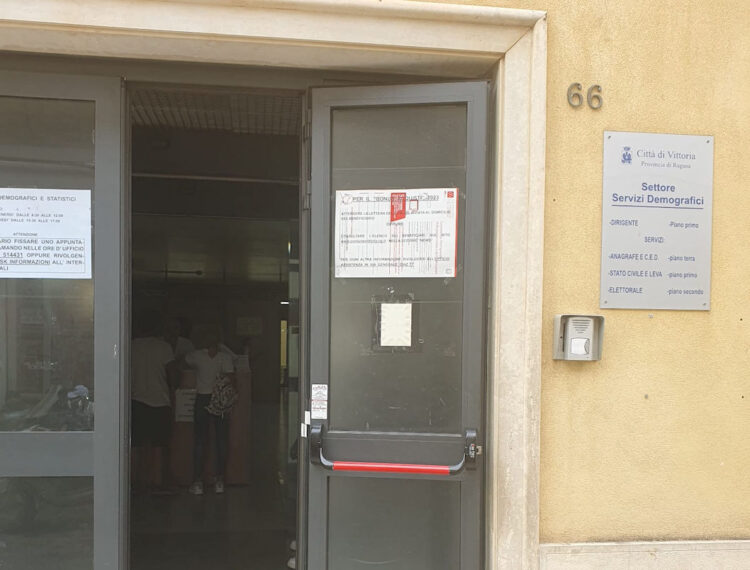Ufficio Anagrafe a Vittoria: disagi in serie