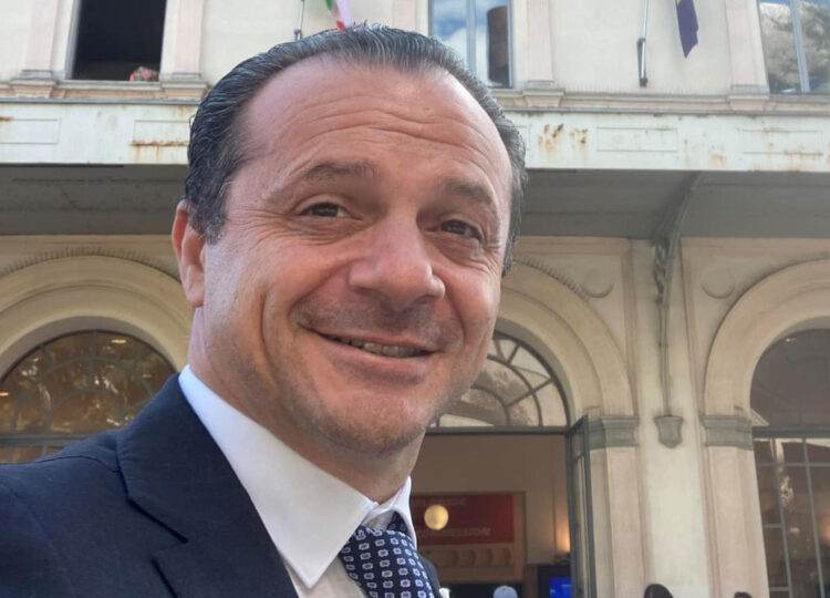 Cateno De Luca ad Acate per la Festa del Garofalo Rosso