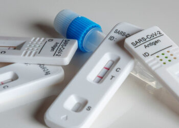 Covid, picco di casi variante Stratus: ecco i sintomi per capire se si è contagiati