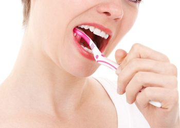 Il bicarbonato sbianca i denti? Ecco la verità
