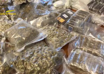 Gdf Caltanissetta: sequestrati 120 chili di droga