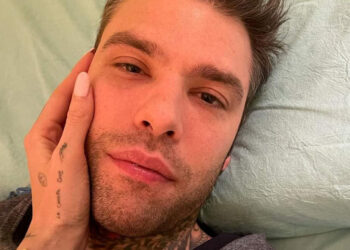 Fedez: sono ricoverato in ospedale, mi hanno salvato la vita