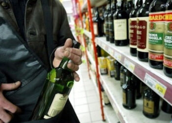 Modica, carabiniere libero dal servizio sventa un furto in un supermercato