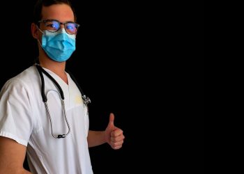 Le nuove isole felici per gli infermieri italiani: stipendi da 3.400 euro a 6 mila euro al mese