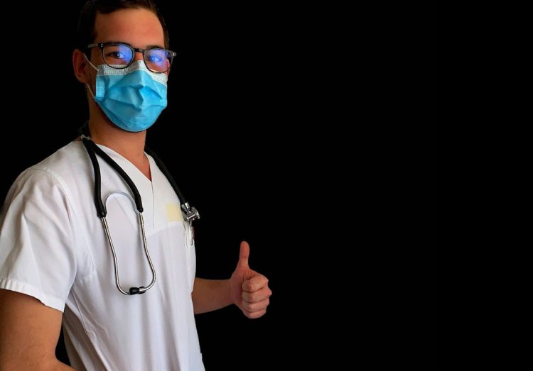 Le nuove isole felici per gli infermieri italiani: stipendi da 3.400 euro a 6 mila euro al mese