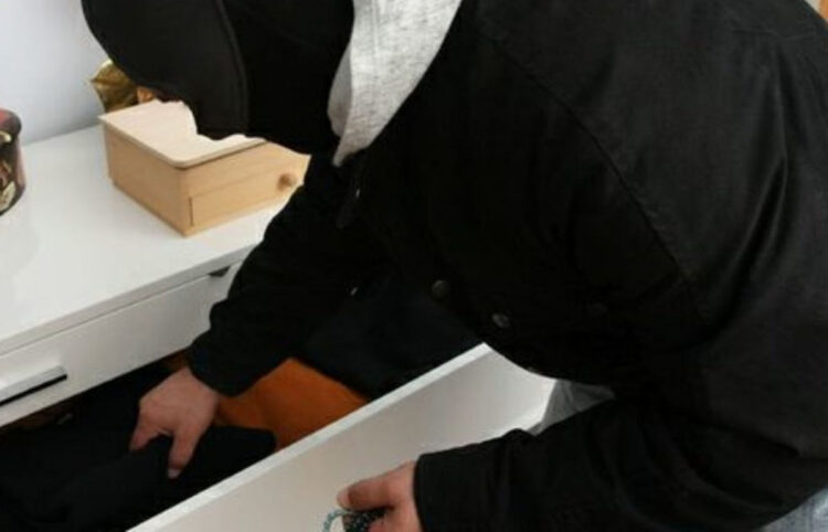 Tentato furto in abitazione a Ragusa: un arresto